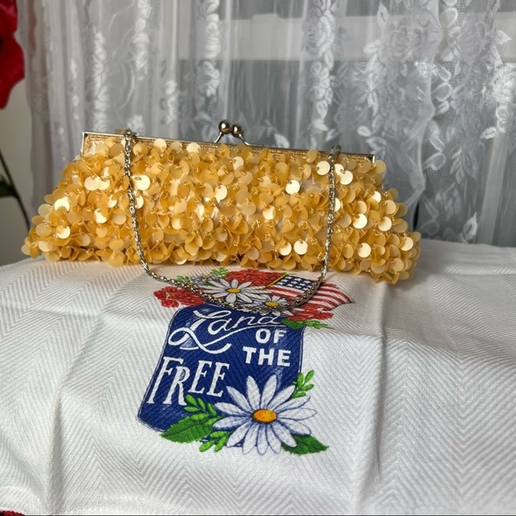 60s Style Clutch, Silver Chain, Excellent Condition, Shimmers - Picture 1 of 1